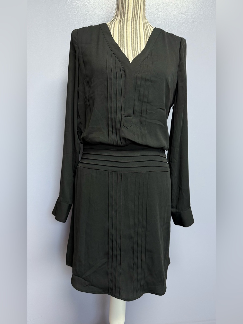 White House Black Market Black Long-Sleeve Pintuck Waist Dress size 4